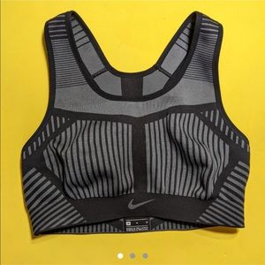 Nike FE/NOM Flyknit Sports Bra